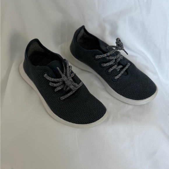 Women’s dark blue Allbirds sneakers - Picture 4 of 7